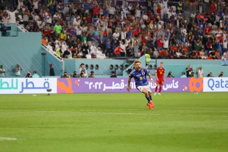 堂安律の同点ゴール連続写真（6枚目／全12枚）©Kaoru Watanabe/JMPA