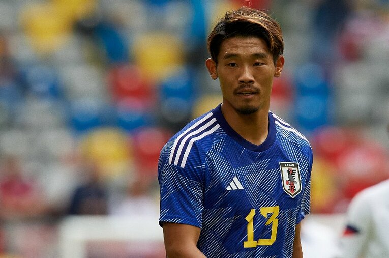 流通経済大学時代、向島建スカウトに能力の高さを見出された守田英正。日本代表の中盤の核となる選手だけに、左ふくらはぎの状態が心配される　©Getty Images