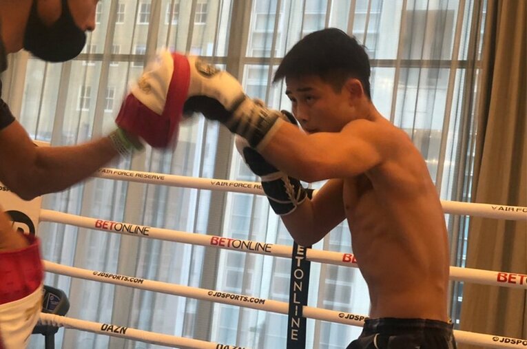 クセル・アラゴン・ベガ（メキシコ）との防衛戦に臨む京口紘人 ／ photograph by Hiroto Kyoguchi