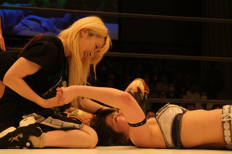 「見栄えなんて関係ない」人気女子レスラー・安納サオリが見せた“底知れないタフさ”…岩田美香戦前、母親に告げられた「勝つまで帰ってくるな」(61)