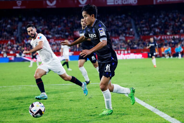 久保建英「脱臼ケガ明け緊急出場」を撮った…W杯へ頼もしい攻撃力と“激論”、気になるのは“ほぼ90分プレー時の疲労感”(59)