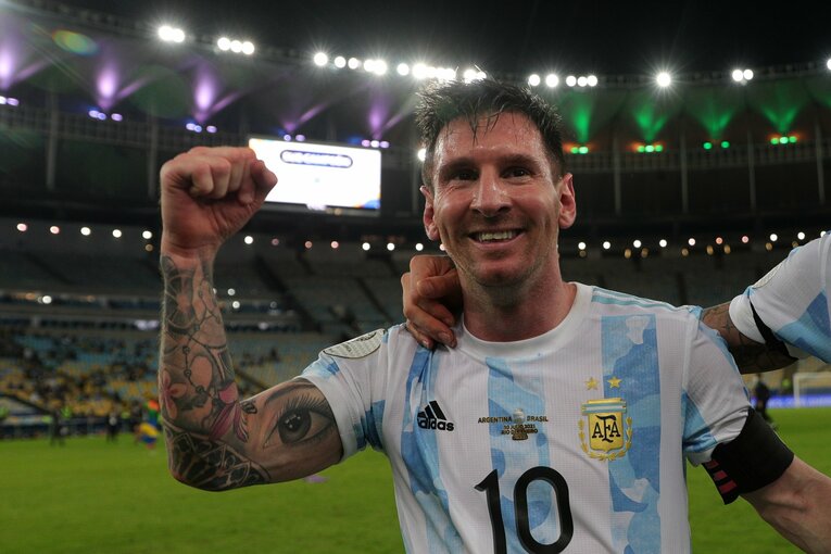 コパ・アメリカを制し、満面の笑みを浮かべるメッシ。新天地でもこの笑顔を見ることができるか©Getty Images
