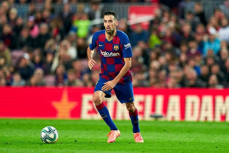 ブスケッツの技は高級万年筆のよう。卓越したパスで描くバルサらしい色。(2)