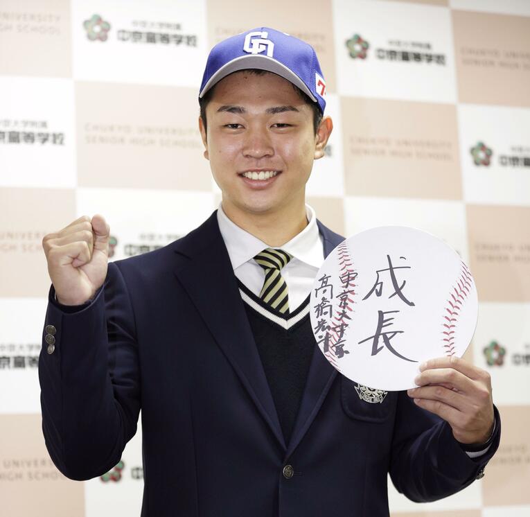 地元球団である中日に指名された高橋宏斗（中京大中京高校）。「成長」を誓った　©︎Kyodo News