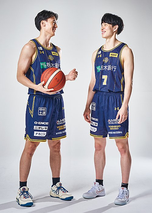 高島紳司（左）／ 小川敦也（右）
