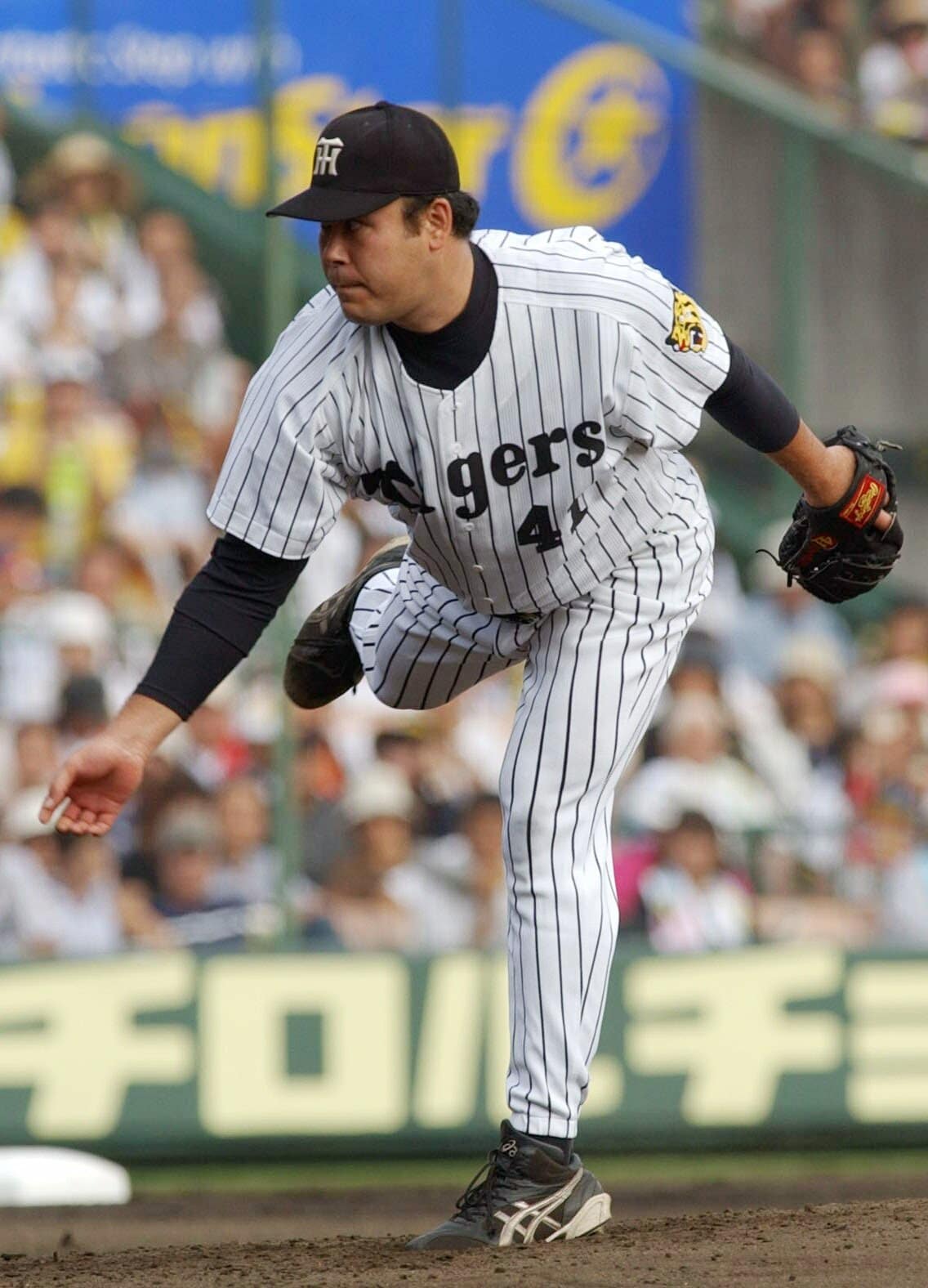 2003年に阪神に加入し、シーズン13勝を挙げた伊良部　©︎JIJI PRESS
