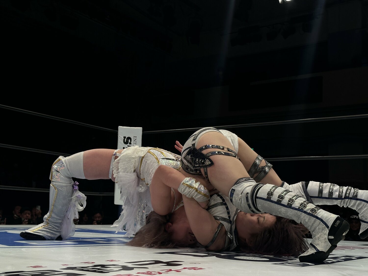 フィニッシュのトワイライト・ドリーム。かなり厳しい角度で決まった（2枚目／2枚）