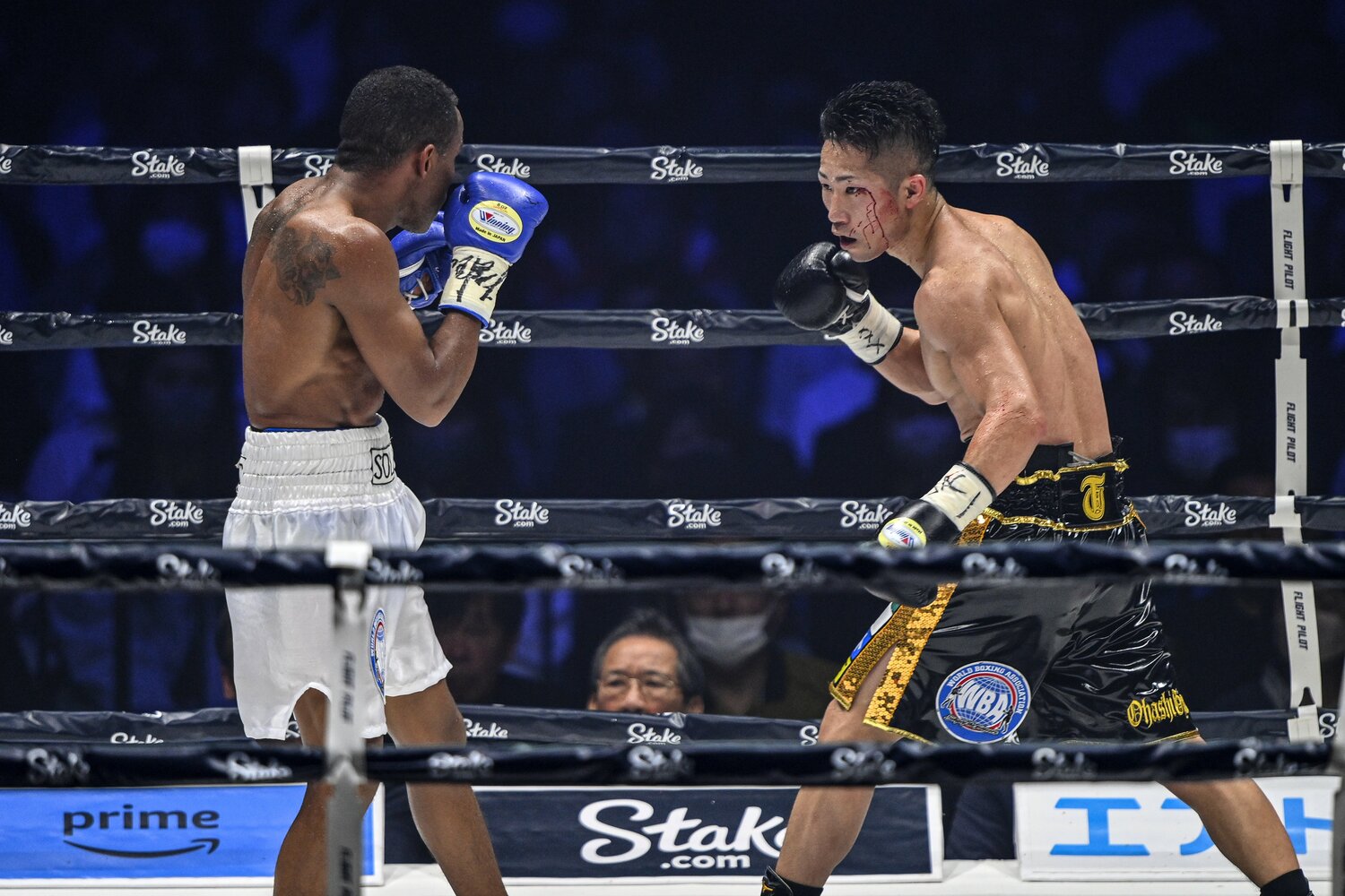 リボリオ・ソリスに判定勝ちを収め、WBA世界バンタム級王者に輝いた井上拓真（右、2023年4月8日）©︎Takuya Sugiyama