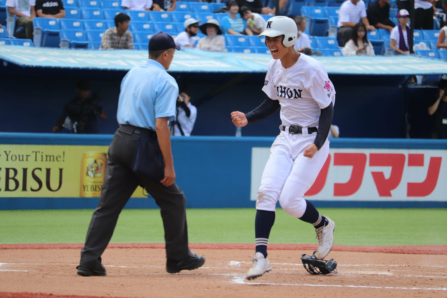 延長タイブレークで2点目のホームを踏む光永 ©︎Yu Takagi