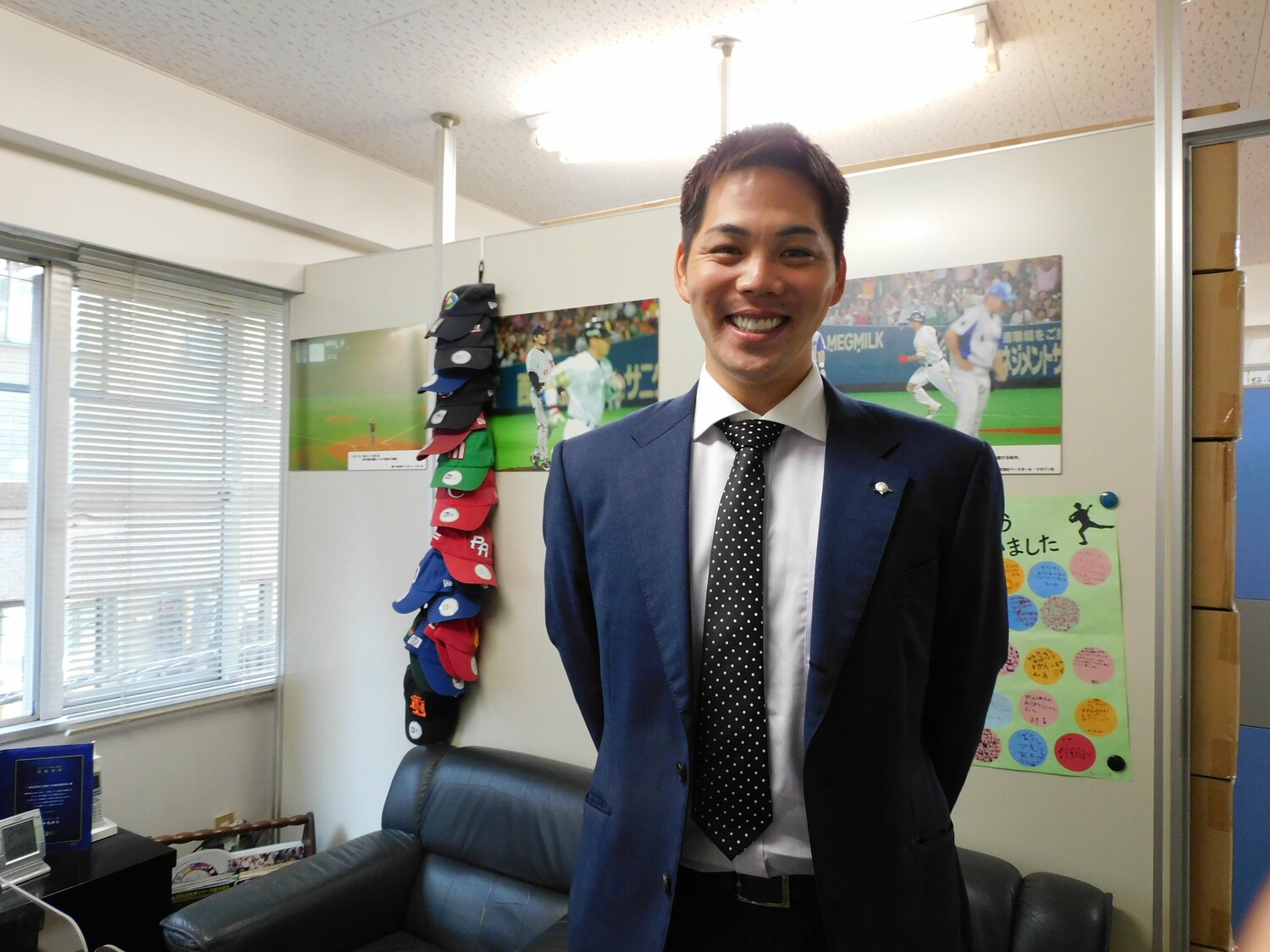 日本プロ野球選手会の事務局職員として奮闘する肘井さん　©Number Web