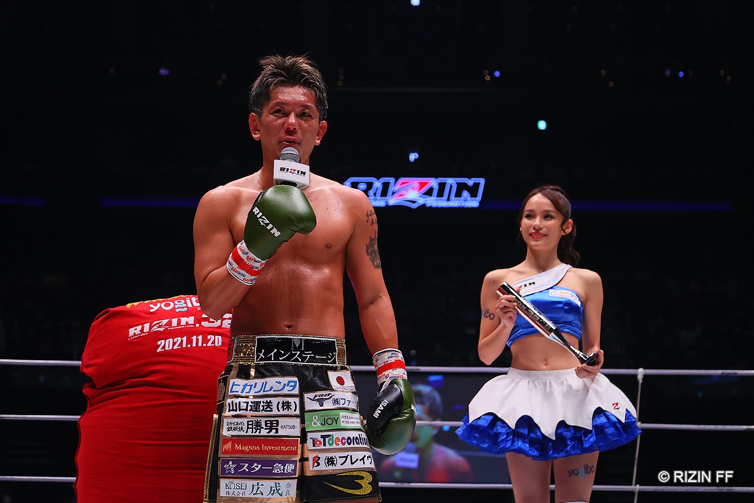 勝利した皇治はマイクでシバター戦をぶち上げる ©RIZIN FF
