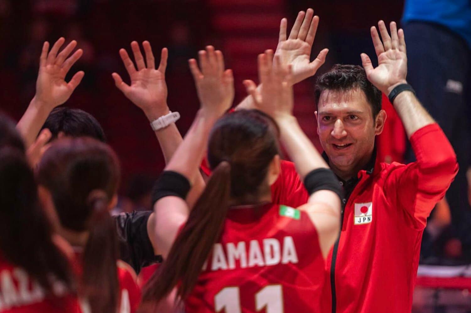 バレーボール女子日本代表監督に就任したフェルハト・アクバシュ　©︎Volleyball World