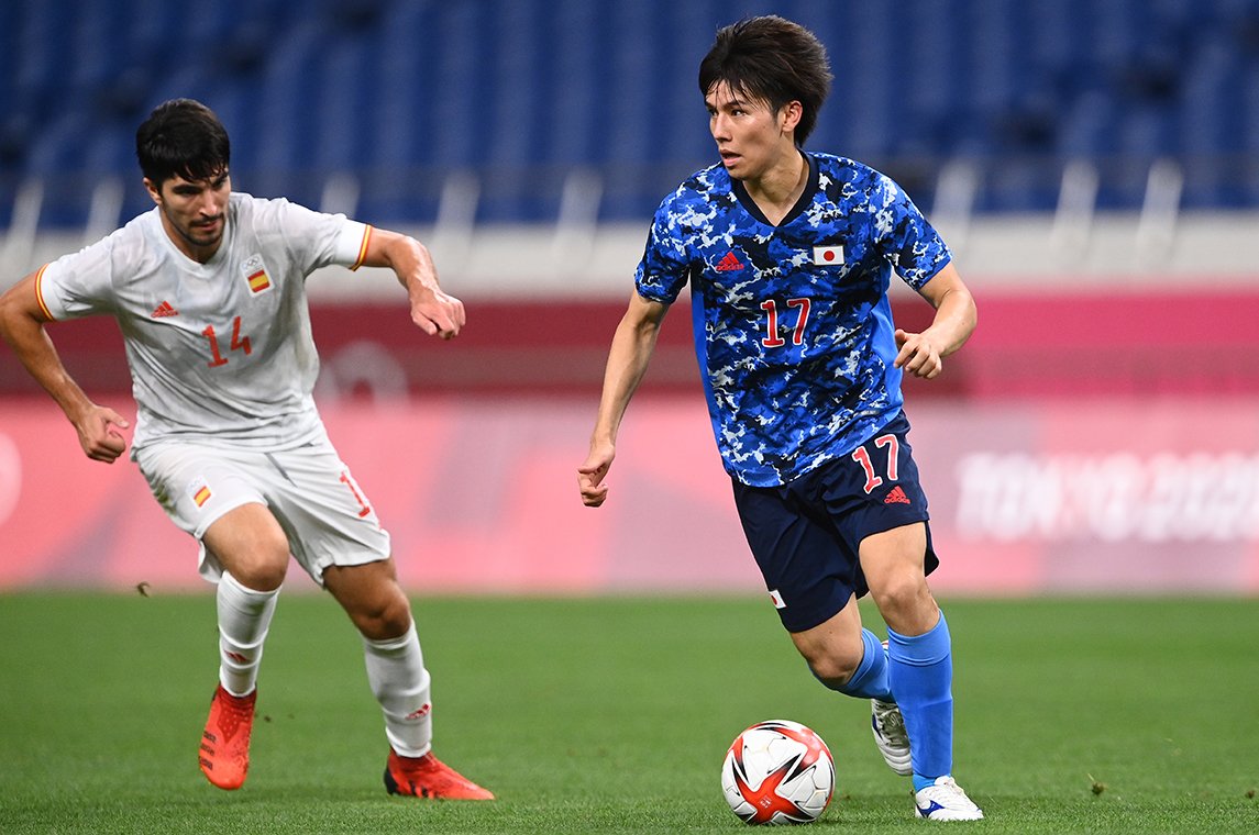 東京五輪準決勝スペイン戦、ソレールと田中碧のマッチアップ　©Takuya Kaneko/JMPA