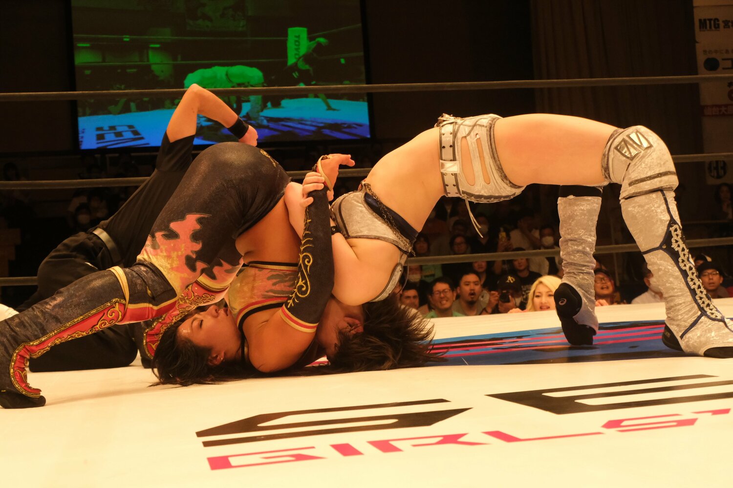 フィニッシュとなったジャパニーズオーシャン・スープレックスホールド