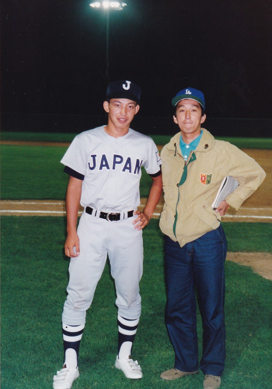 和田（左）と筆者、日本代表に選ばれた時の記念撮影　©Masashi Yoshioka