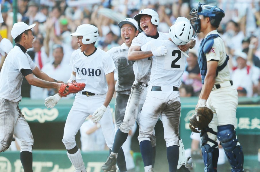 「戦闘開始」魔曲が起こした甲子園の奇跡〈9回2死4点差から逆転サヨナラ〉東邦エース・藤嶋健人が語る「7イニング制なら負けていた」あの激闘＜Number Web＞ photograph by JIJI PRESS