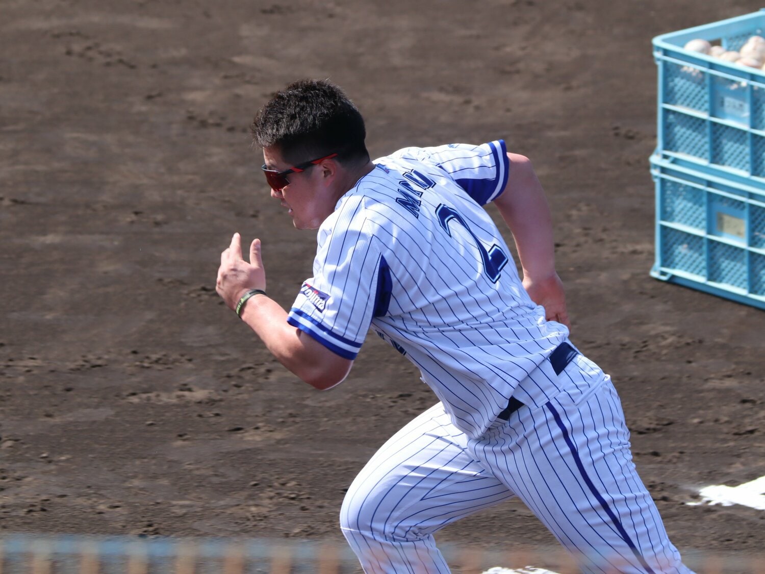 ダッシュする牧