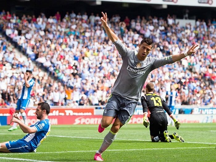 C・ロナウドはロナウドになる!?30歳を越えて激変したスタイル。＜Number Web＞ photograph by Getty Images