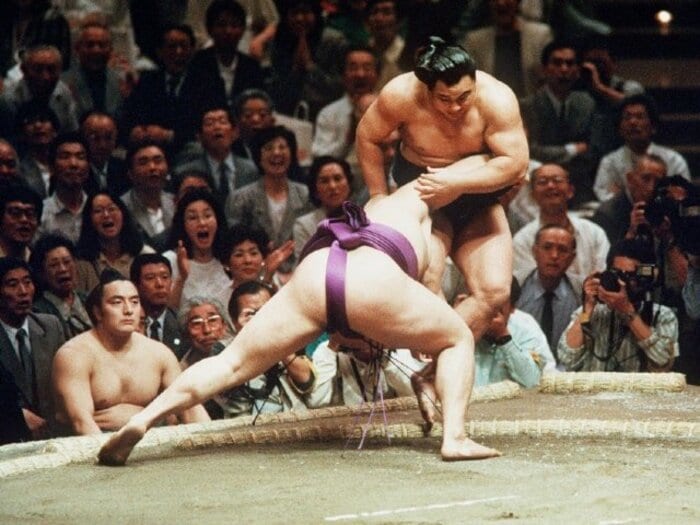 「横綱が胸を出したら、力士の頭が割れた」“鉄板のように硬い”千代の富士に18歳貴花田はなぜ勝てた? 《寺尾が語る昭和と平成の大横綱》<Number Web> photograph by JIJI PRESS