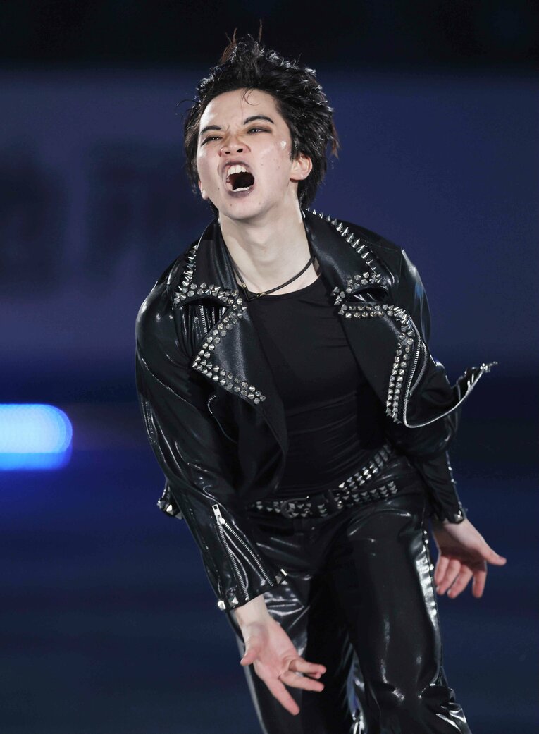 MIYAVIの「What’s My Name？」をロックスターに憑依して演じた友野　©JIJI PRESS