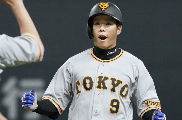 亀井コーチから”天才”と称され背番号9を受け継いだ松原聖弥。巨人の後半戦上昇のキーマンとなれるか ／ photograph by KYODO