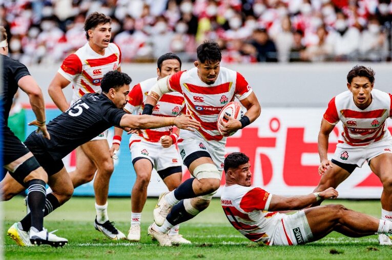 オールブラックス相手に4トライを奪ったラグビー日本代表。31-38で敗れるも姫野和樹（写真中央）はじめ個々のスキルとチームとしての連携が光った一戦だった ／ photograph by Kiichi Matsumoto