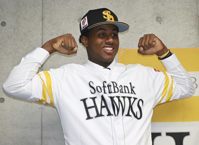 2024年2月、ソフトバンクに入団したドミニカ共和国出身のデービッド・アルモンテ。当時16歳　©KYODO