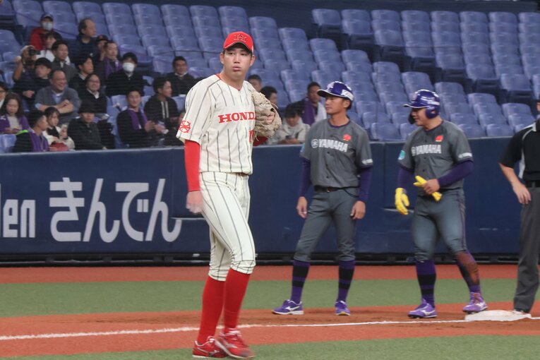 189cmの長身に加え、高校卒業後は15キロの増量に成功。球速も5キロ以上上がった　©Fumi Sawai