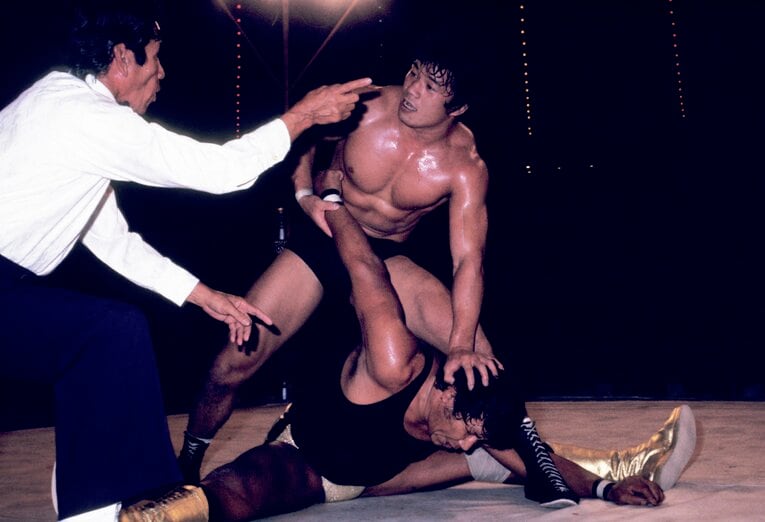 メキシコの鉄人レイ・メンドーサと対戦。1978年8月13日、パラシオ・デ・ロス・デポルテス