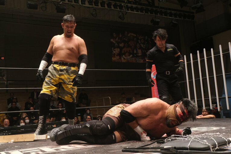 蛍光灯で殴り合い、大流血して…メキシコ人デスマッチファイター「もっと日本にいたい」ビオレント・ジャックの切実な思い「外国人がって…でも、ここがオレの家」(94)