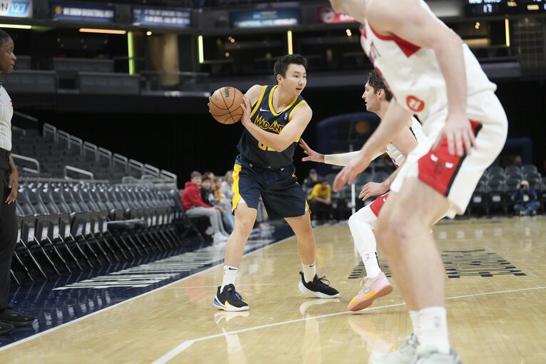 マッドアンツでは十分なプレータイムを得られていない富永啓成　©︎AP/AFLO