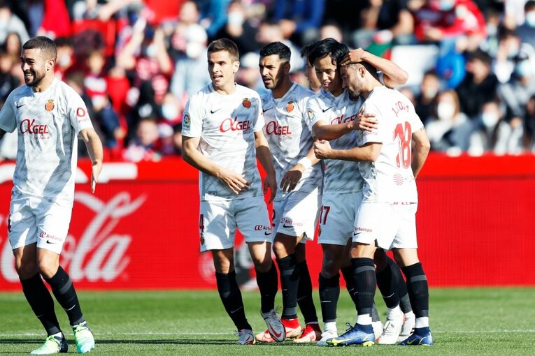 久保建英vsバルサがW杯イヤーのリーガ初戦… 年末の試合で見た「タケの身体の進化」と新星たちの奮起〈撮影者の視点〉(47)