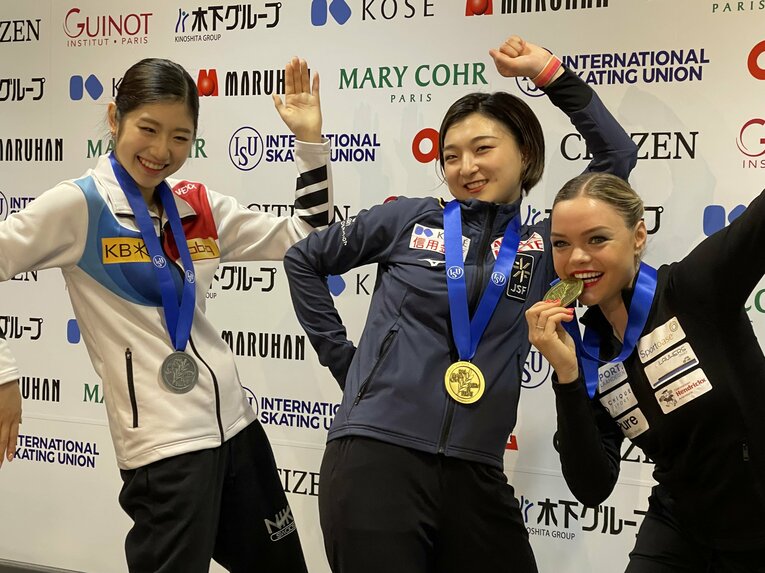 2位のイ・ヘイン、3位のルナ・ヘンドリックスと喜びを表現　©Akiko Tamura