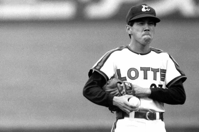 ロッテ時代の牛島　©Sports Graphic Number