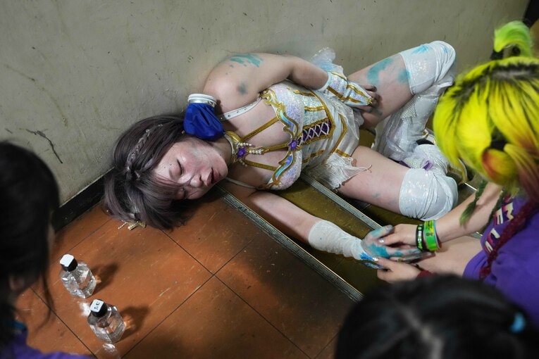 3月3日の試合後、階段で倒れ込んでしまった中野たむ　©Essei Hara