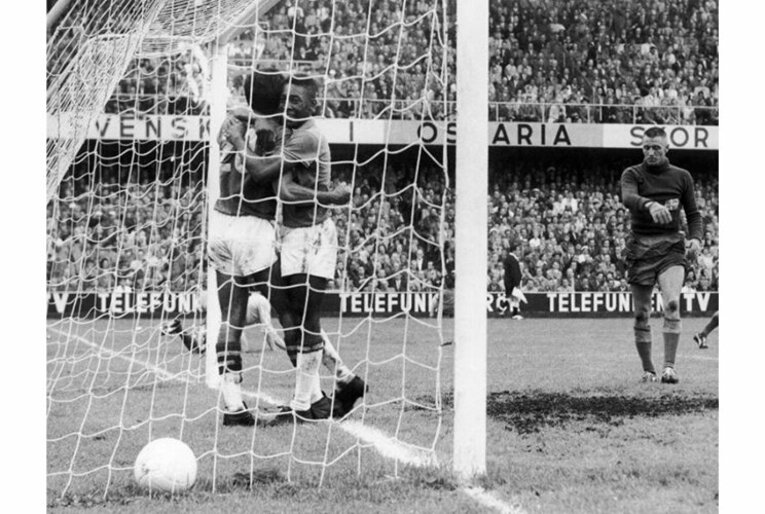 実は恋多き男!? 祝・80歳ペレの知ってるようで知らないキング伝説＆生涯ベストゴールとは(4)