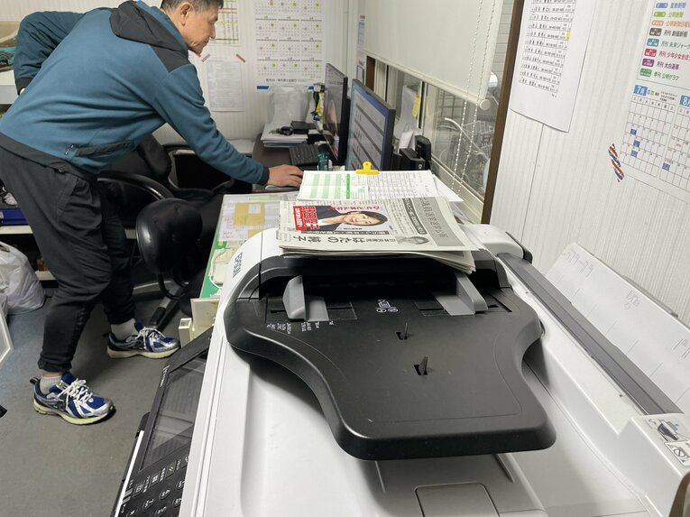 【仕事風景】新聞販売店でオーナーを務める元中日・前原博之さん　©NumberWeb