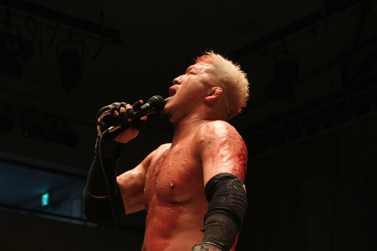 「デスマッチ・イズ・マイライフ」妻の急死を乗り越えた“クレイジー・キッド”竹田誠志の決意「蛍光灯やカミソリで傷つけ…でもそれが生きがい」(25)