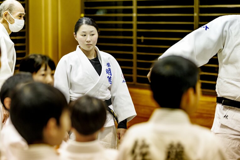 昨年から子供たちを指導する染宮さん（四街道警察・警和会）　©︎Kiichi Matsumoto