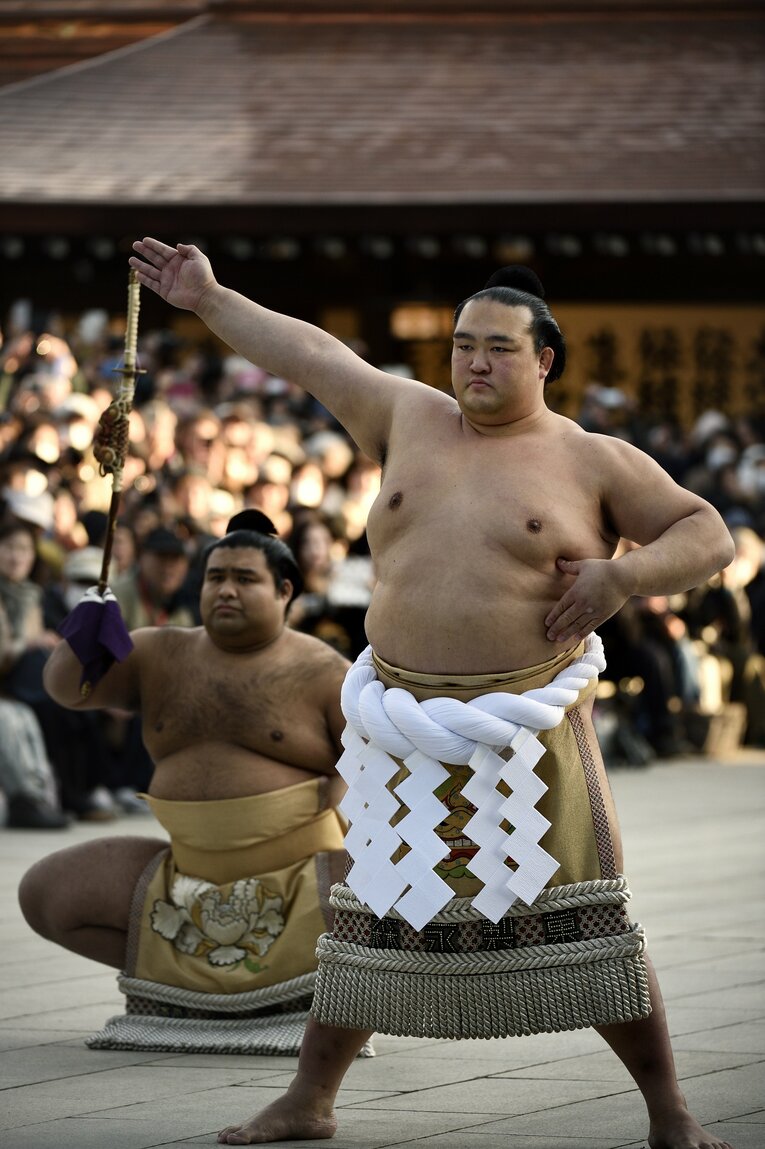稀勢の里の奉納土俵入り。太刀持ちは高安　©Naoya Sanuki