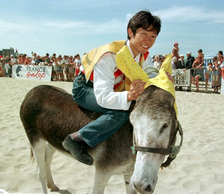 1998年、ロバ競争に参加する武豊 ／ photograph by AFP/AFLO
