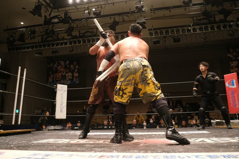 蛍光灯で殴り合い、大流血して…メキシコ人デスマッチファイター「もっと日本にいたい」ビオレント・ジャックの切実な思い「外国人がって…でも、ここがオレの家」(11)