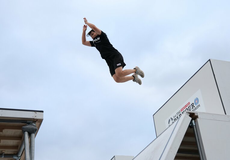 泉のジャンプ　©JIJI PRESS