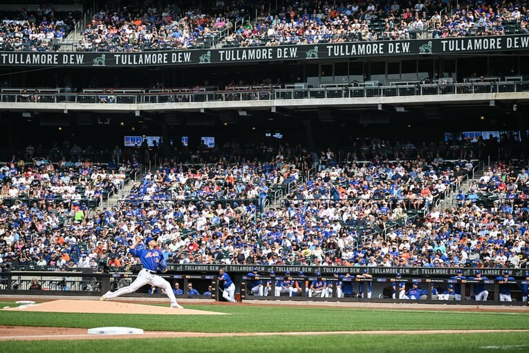 今年6月、Numberフォトグラファー撮影の千賀。試合前から試合の様子まで一気に　©Nanae Suzuki