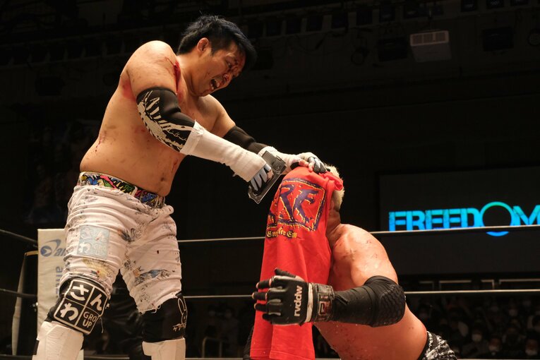 「デスマッチ・イズ・マイライフ」妻の急死を乗り越えた“クレイジー・キッド”竹田誠志の決意「蛍光灯やカミソリで傷つけ…でもそれが生きがい」(21)