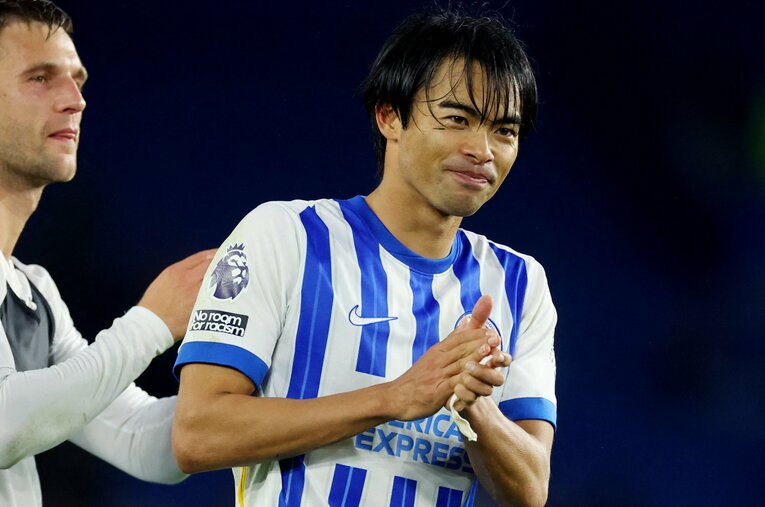 10月6日のトッテナム戦。ブライトンは0-2の最悪な状況から3-2の逆転劇。三笘薫（27歳）も珍しい姿を見せた ／ photograph by AFLO