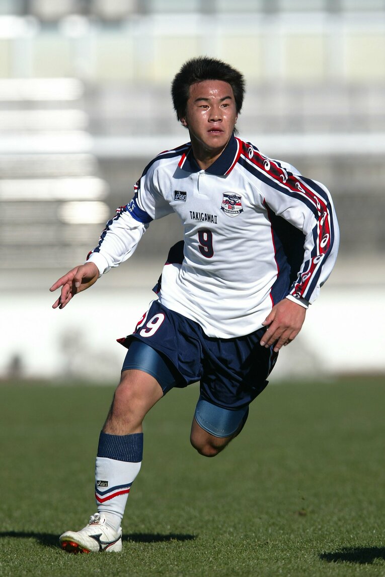 滝川二高時代の岡崎慎司。3季連続で選手権出場を果たし、3年次にはキャプテンも担った（ 2005年1月）　©︎YUTAKA/AFLO SPORT