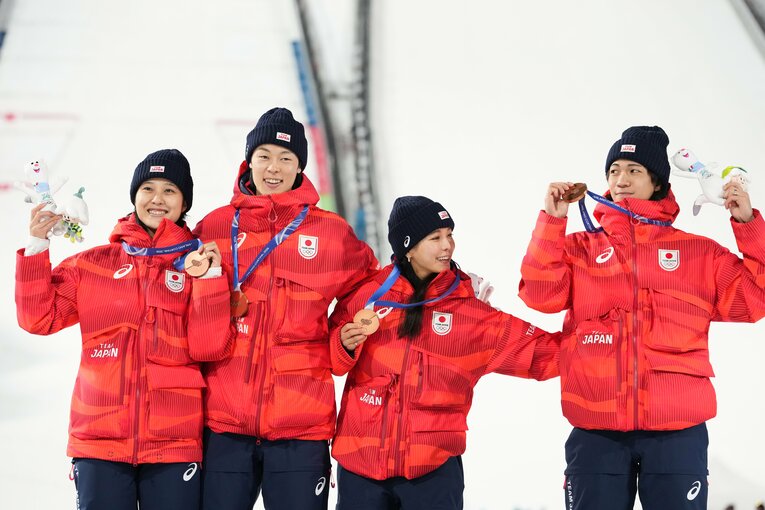 二階堂蓮を中心に、4人それぞれが力を出し切っての銅メダルだった　©Tsutomu Kishimoto／JMPA