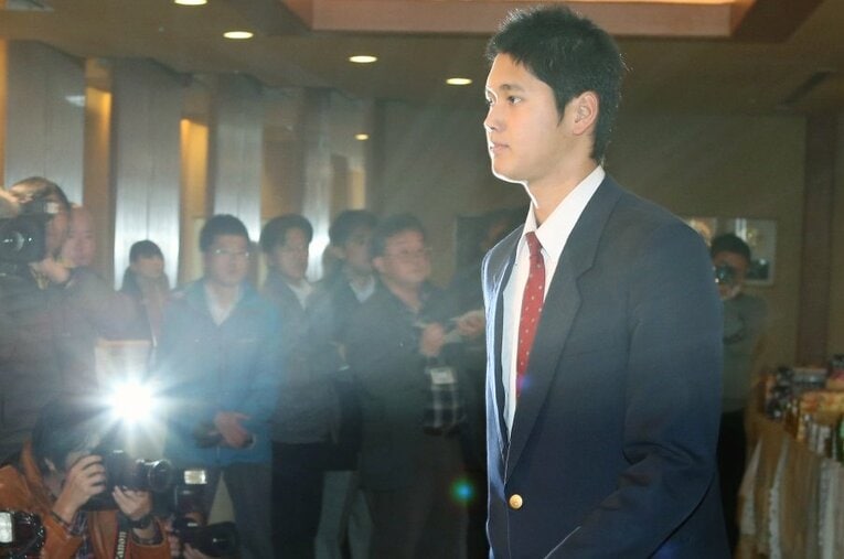 日本ハムの栗山英樹監督らとの入団交渉に臨む大谷翔平（2012年） ／ photograph by JIJI PRESS