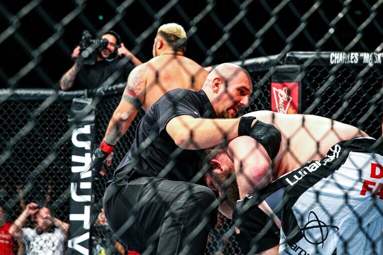 UFCヘビー級8位のロイ・ネルソンを圧倒したマーク・ハントはパフォーマンス・オブ・ザ・ナイトを受賞した　©Susumu Nagao